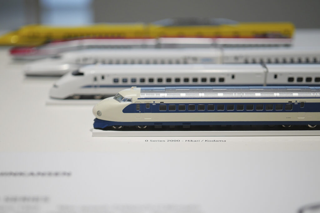 Model of the Shinkansen bullet train displayed alongside related pictograms.